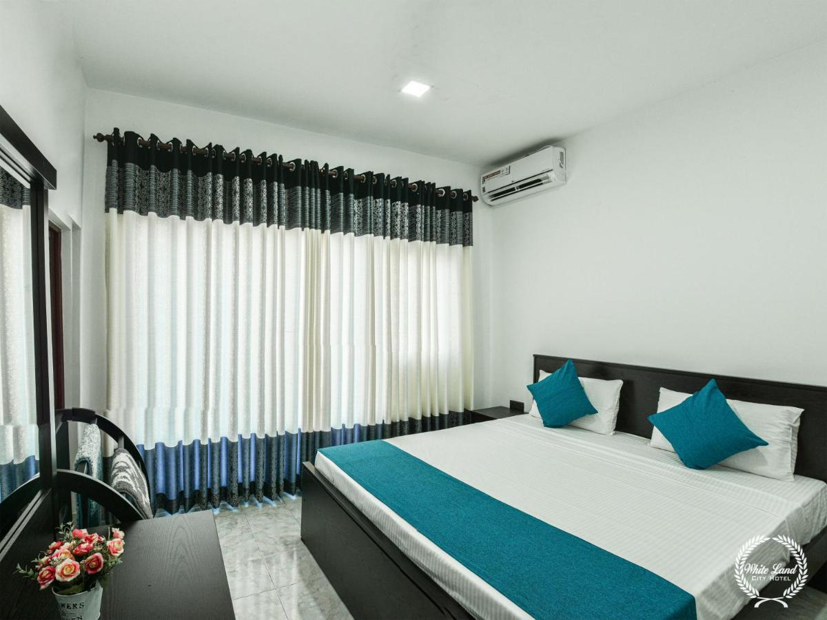 White Land City Hotel Дамбулла Экстерьер фото