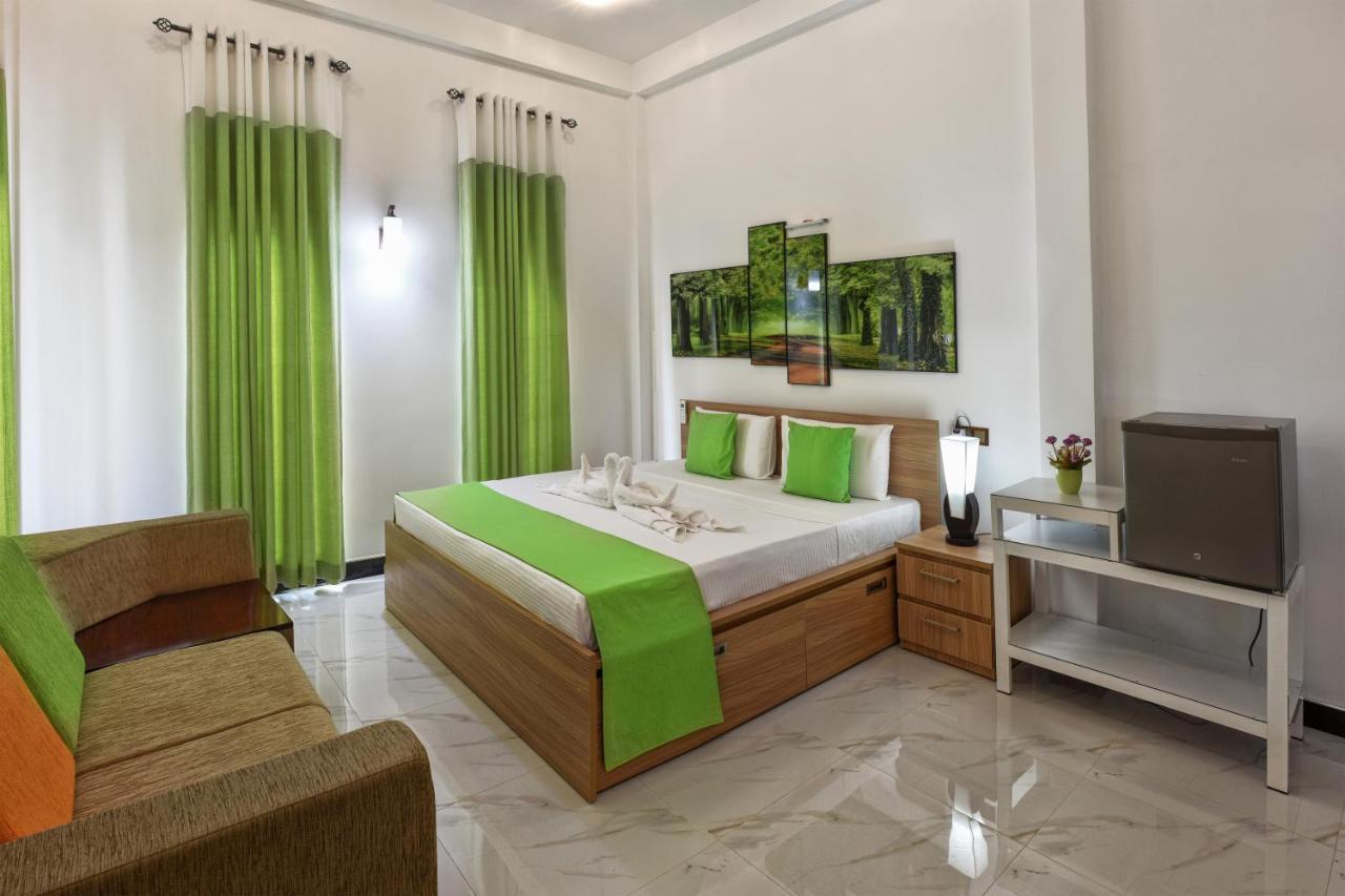 White Land City Hotel Дамбулла Экстерьер фото