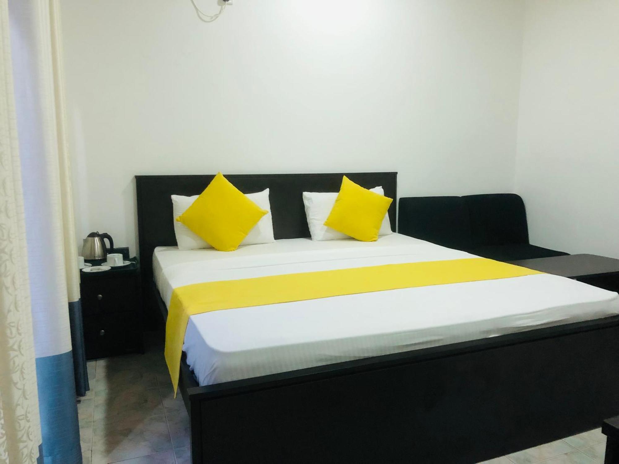 White Land City Hotel Дамбулла Экстерьер фото