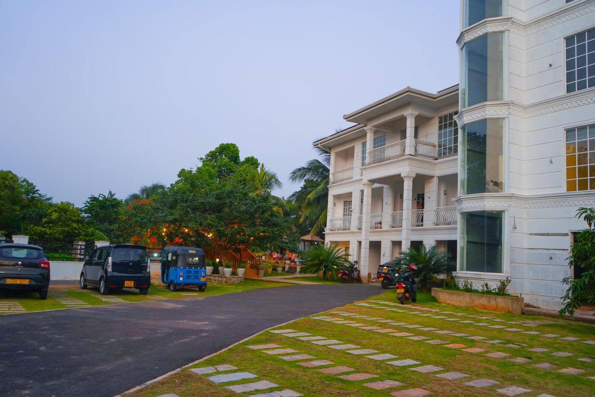 White Land City Hotel Дамбулла Экстерьер фото